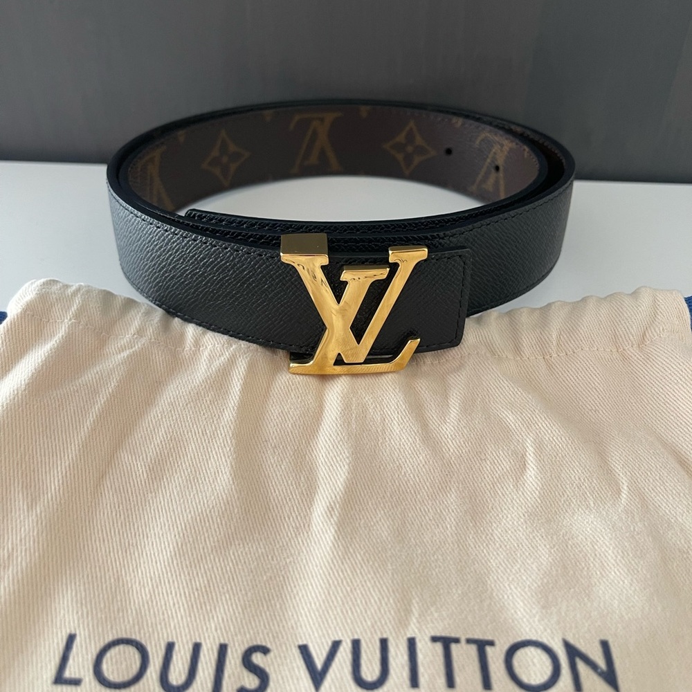 SOLD! Loui Vuitton Reversible Belt Size 75
